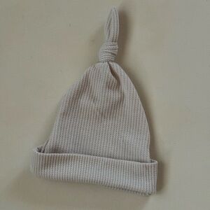 Toby Waffle Knit Baby Hat 0–6M Neutral Beige Knot Beanie Newborn Infant